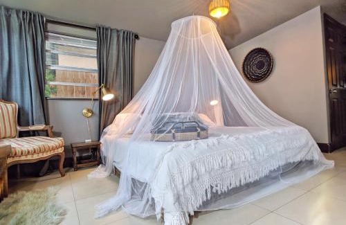 Downtown Fort Lauderdale Casa | Casa del Ojo - 3 King beds - Sun-soaked pool