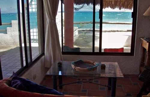 La Ventana Casa | Casa del Sol - Ubicación Ubicación! Frente a la playa / a poca distancia de todo!
