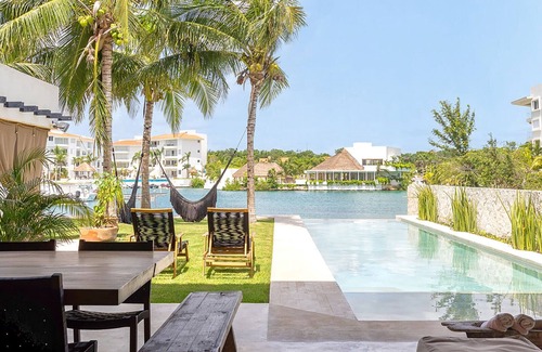 Puerto Aventuras Villa | Casa Del Viento 5-bedroom villa in peaceful Puerto Aventuras with WiFi, AC