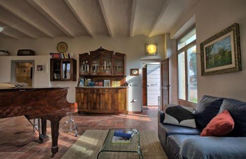 Ostra Casa | Casa Della Musica
