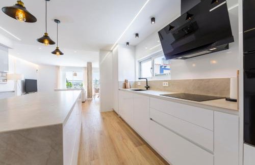 Vera Casa | Casa Descubrimiento - Dúplex Moderno con Jardín a 5 minutos de la Playa de Vera