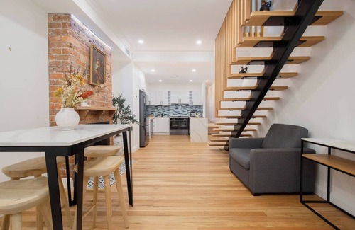 Cooks Hill Casa | Casa Dianna Timeless Terrace near CBD and Waterfront
