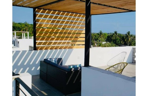 Brisas de Zicatela Casa | Casa Diego /Casa minimalista y piscina interior
