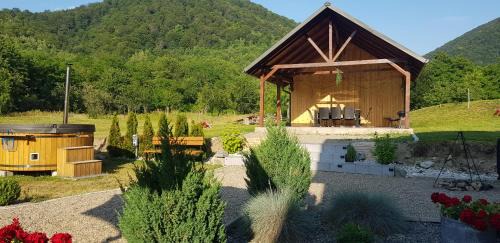 Turnu Ruieni Villa | Casa din livada Borlova