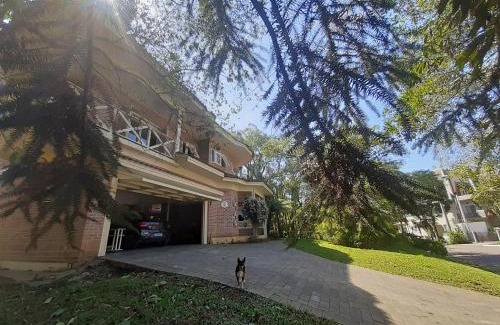 Vale do Bosque Casa | Casa do Bosque, espaçosa e confortável em condominio espetacular, 5 min centro!