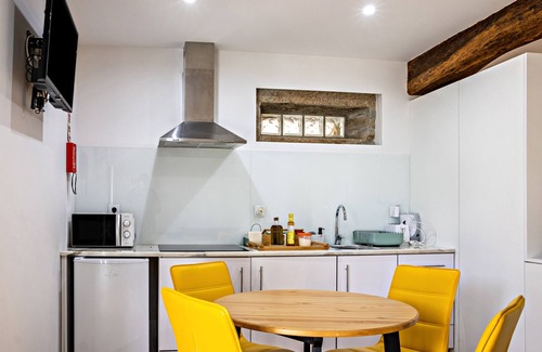 Cardielos Apartamento | Casa do Mestre: Estudio con Suite Externa con vistas a la montaña, jardín y Wi-Fi
