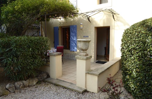 Rognonas Cabaña | "Casa Dora" - capacidad para 4 personas, 2 camas, 2 baños, apartamento en el corazón de la Provenza