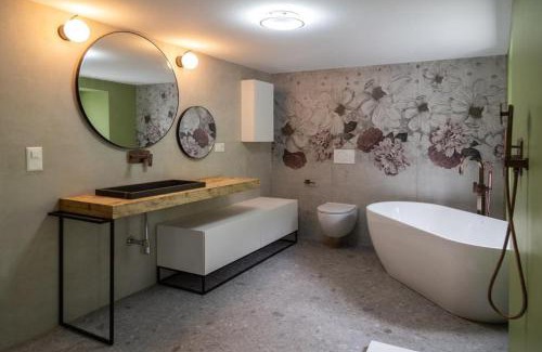 Prato Chalet De Esquí | Casa Dorino - luogo idilliaco, ideale per famiglie, terrazza ed ampio giardino, vista montagne, sauna privata