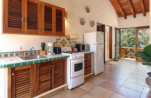 Sayulita Casa | Casa Dos Amigos, 4BR w. piscina, 1 cuadra. a playa y centro ciudad