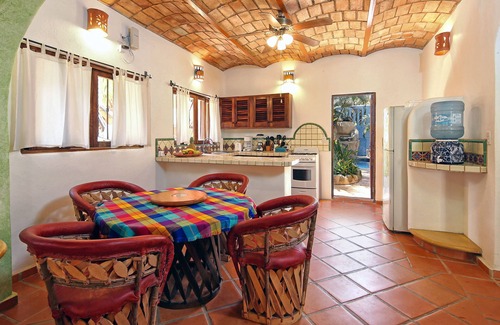 Sayulita Casa | Casa Dos Amigos, 4BR w. piscina, 1 cuadra. a playa y centro ciudad