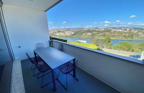 Oliveira do Douro Villa | Casa dos Cubos Douro River House