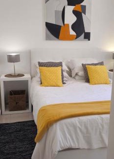Albufeira Old Town Apartamento | Casa dos Sinos Beach Apartment 1 with Roof Terrace
