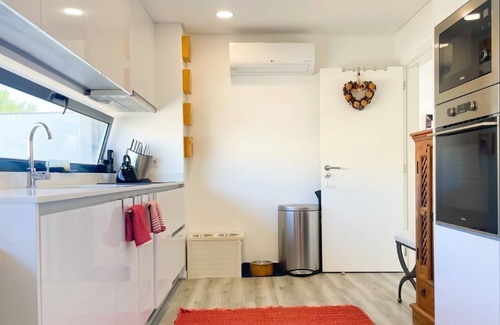 Salema Apartamento | Casa Dourada - Golden Beach Apartment with stunning ocean views. Pets accepted.