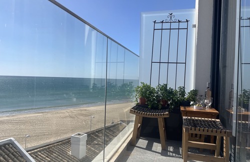 Salema Apartamento | Casa Dourada - Golden Beach Apartment with stunning ocean views. Pets accepted.