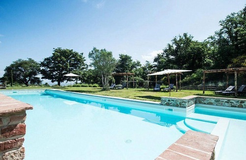 Trequanda Casa | Casa Dracena N: A welcoming two-story apartment situated in the heart of the Tuscan countryside, with Free WI-FI.