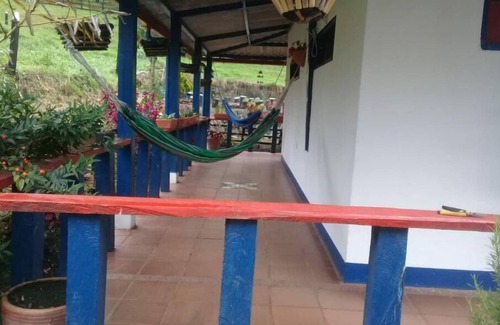 Pacho Casa | Casa ecoturistica con rio y vista a las montañas