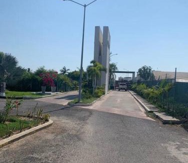 Lazaro Cardenas Apartamento | Casa ejecutiva en fraccionamiento privado