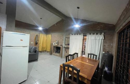 Villa Parque Siquiman Casa | CASA EL GRINGO ubicada en Villa Parque Siquiman con vista al río tres habitaciones y capacidad para ocho personas