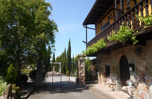 Parbayon Casa | Casa El Molino - Piscina, Pista de Tenis, Wi-Fi, Barbacoa..Jardin