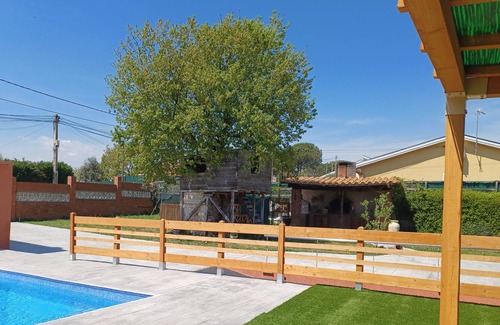 Caldes de Malavella Chalet De Esquí | Piscina de sal, barbacoa, wifi y parking Gratis Casa "El Roble". Desconéctate.
