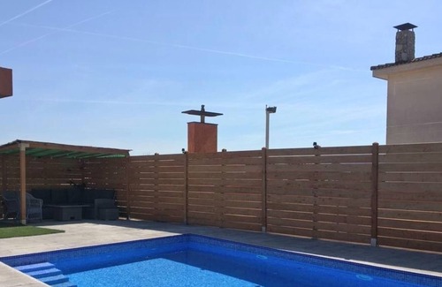 Caldes de Malavella Chalet De Esquí | Piscina de sal, barbacoa, wifi y parking Gratis Casa "El Roble". Desconéctate.