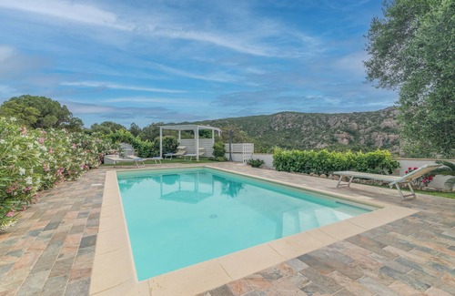 Arzachena Casa | Casa Elvi con Wi-Fi y piscina privada
