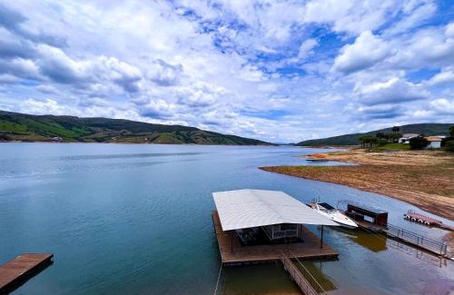 Capitolio Casa | Casa em Capitólio com piscina e vista para lago | W1