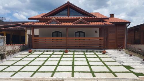 Horto Casa | Casa em condômino, com piscina, próxima à serra e ao mar