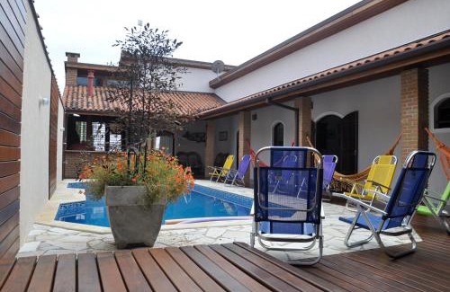 Horto Casa | Casa em condômino, com piscina, próxima à serra e ao mar