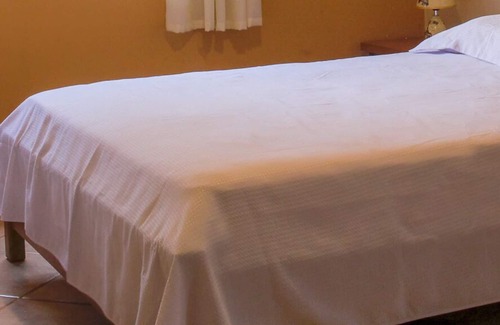 Itai Casa | Casa em Condomínio com Piscina e Acesso a Represa