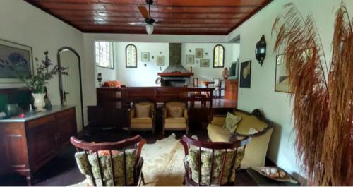 Nogueira Casa | Casa em Itaipava Piscina Lareira e Pet Friendly