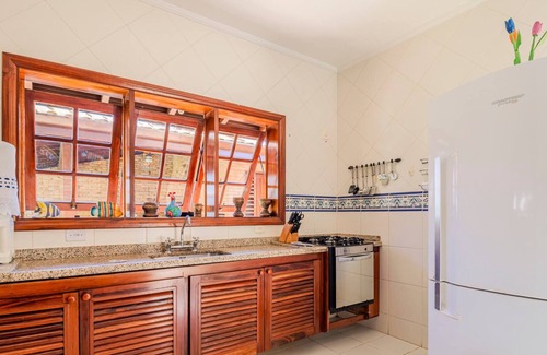 Horto Casa | Casa em Ubatuba com área gourmet e acesso ao rio