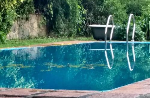 Rio Ceballos Chalet De Esquí | casa en las sierras piscina y rio cerca
