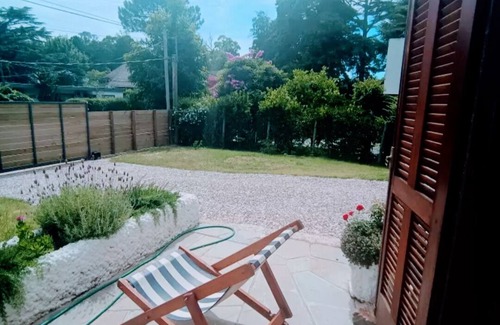 Punta del Este Casa | Chalet en Avenida principal de Pinares, próximo al mar.