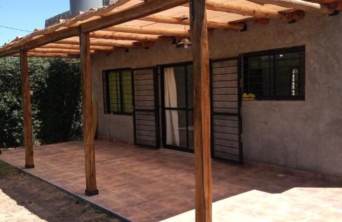 San Rafael Apartamento | Casa en Villa 25 de Mayo para 4 personas en zona de tranquilidad ,rodeada de naturaleza cerca de dique Los Reyunos