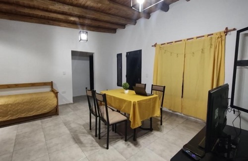 San Rafael Apartamento | Casa en Villa 25 de Mayo para 4 personas en zona de tranquilidad ,rodeada de naturaleza cerca de dique Los Reyunos