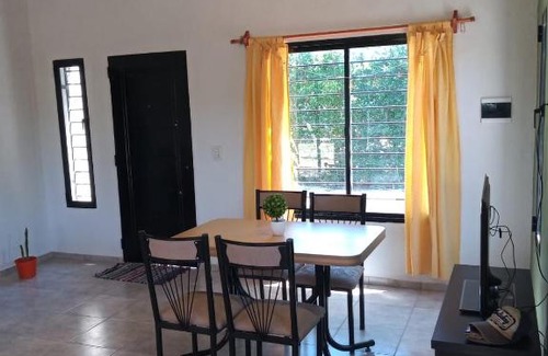 San Rafael Apartamento | Casa en Villa 25 de Mayo para 4 personas en zona de tranquilidad ,rodeada de naturaleza cerca de dique Los Reyunos