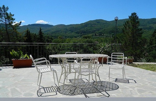 Pieve al Bagnoro Apartamento | Casa Ennio: A modern and graceful two-story apartment that is part of a villa situated in a quiet location, a few minutes from the town center, with Free WI-FI.