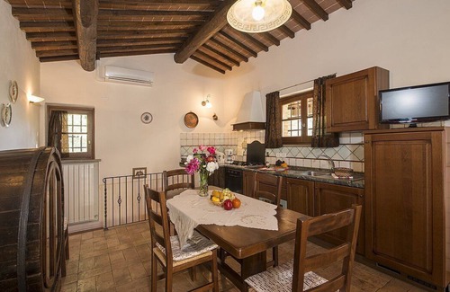 Po' Bandino Casa | Casa Erbetta E: A characteristic and welcoming two-story cottage surrounded by the greenery, with Free WI-FI.