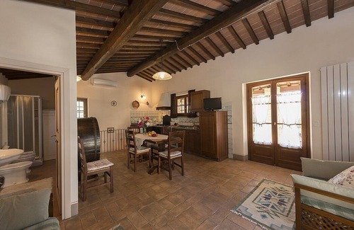 Po' Bandino Casa | Casa Erbetta E: A characteristic and welcoming two-story cottage surrounded by the greenery, with Free WI-FI.