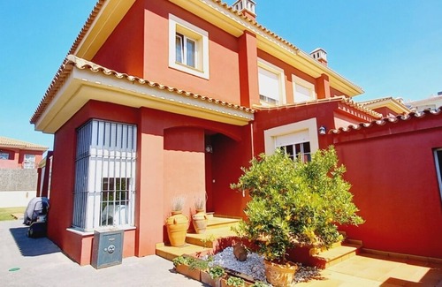 El Puerto de Santa Maria Chalet De Esquí | Casa con todos los servicios, casa habitual de la familia, muy tranquila, comoda