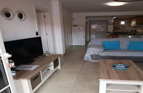 Caleta de Fuste Apartamento | CASA Esmeralda 2 bedroom poolside apartment, 2 TerracesFREE WI FI, FREE VIEW T V