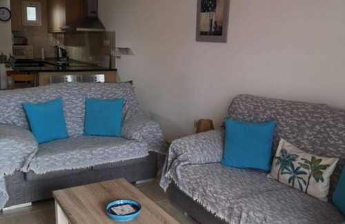 Caleta de Fuste Apartamento | CASA Esmeralda 2 bedroom poolside apartment, 2 TerracesFREE WI FI, FREE VIEW T V