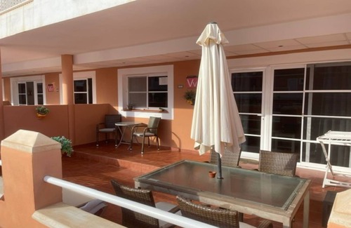 Caleta de Fuste Apartamento | CASA Esmeralda 2 bedroom poolside apartment, 2 TerracesFREE WI FI, FREE VIEW T V