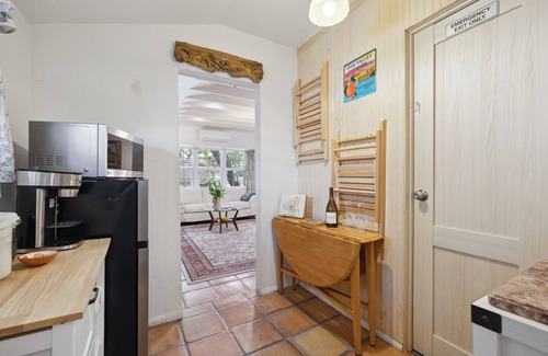 Mira Monte Apartamento | Casa Esquina: Cozy Studio in the Ojai Valley's “Mo Town”