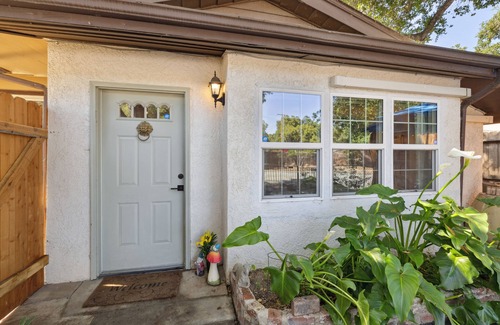 Mira Monte Apartamento | Casa Esquina: Cozy Studio in the Ojai Valley's “Mo Town”