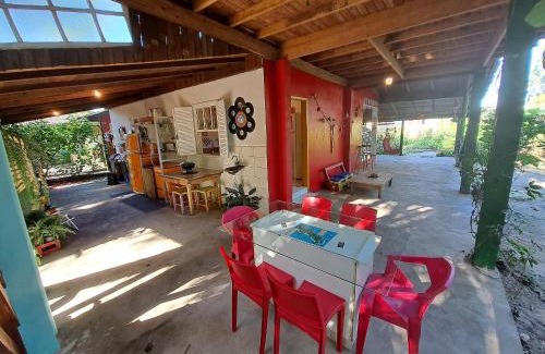 Paranagua Casa | Casa Estilosa e Rústica com Vista para o Pôr do Sol da Ilha do Mel!
