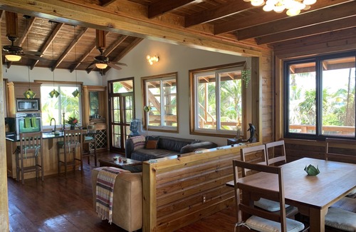 Isla de Utila Casa | Casa Estrella ~ 2 Bedroom Exclusive Waterfront Luxury with Private Beach