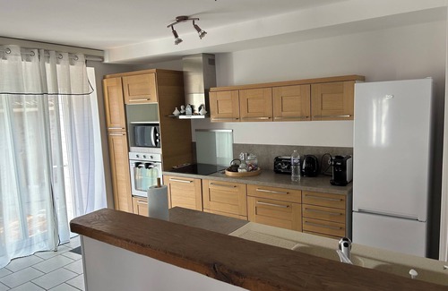 Saint-Satur Casa | Casa Eva: Sancerrois town house with courtyard, terrace and barbecue