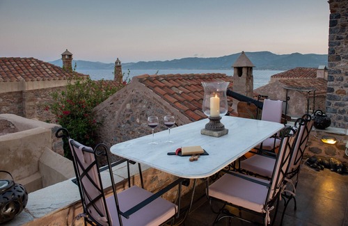 Monemvasia Chalet De Esquí | «Casa Felicia», la experiencia de la mansión del castillo